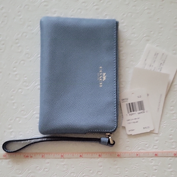 Coach Light Blue Leather Wristlet NWT - Picture 4 of 8